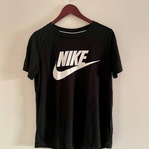 Nike Black Short Sleeve Tees